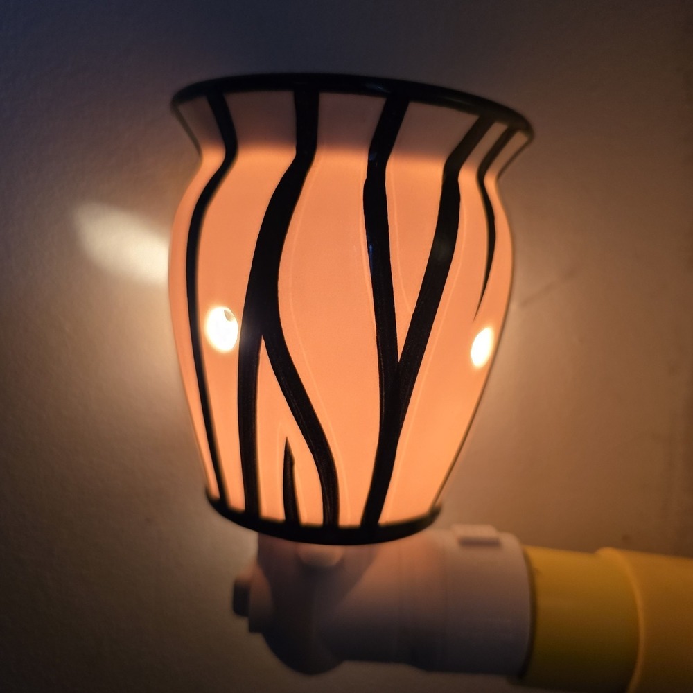 Scentsy Zebra Print Mini Warmer Wall Plug In Night Light Black White‎